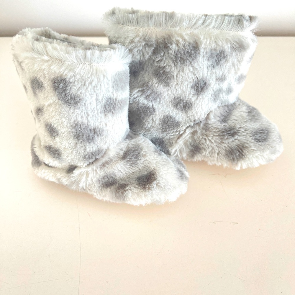 NEW, Pottery Barn Kids Faux Fur Booties, Size 3-6 months